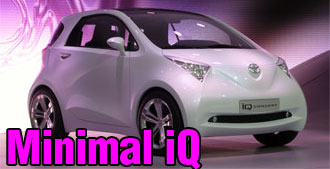 En bil med texten minimal iq på den. (AI text)