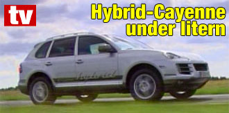 Porsche Cayenne Hybrid:s motor under huven (AI text)