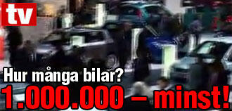 En bil står parkerad i en parkeringsplats. (AI text)