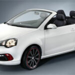en vit Volkswagen cabriolet (AI text)