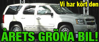 En vit Chevrolet Suburban med orden "Aarts Gröna Bill" (AI text)