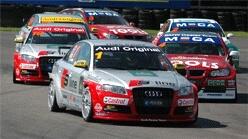 Audi A3 RS3 är en sportig racerbil. (AI text)