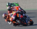Motogp-förare tävlar på en racebana. (AI text)