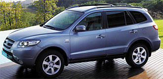 En blå SUV parkerad på en uteplats. (AI text)