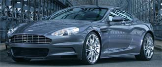 Aston Martin DB9 V12 - en av Aston Martins mest ikoniska bilar, utrustad med en mäktig 6,0-liters V12-motor som levererar imponerande prestanda. (AI text)