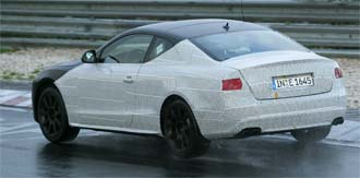 Audi TT spåras på Nürburgring (AI text)