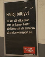 En annonsering i en tunnelbanestation (AI text)