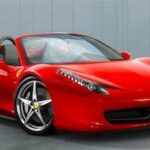 En röd Ferrari F430 Spider (AI text)