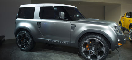 En konceptversion av Land Rover Defender visas upp. (AI text)