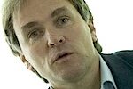 En man i kostym och slips (AI text)
