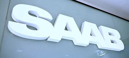 Saab-logotyp på en byggnad (AI text)