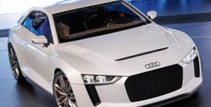 Audi TT-konceptsbil vid Audis världspremiär (AI text)