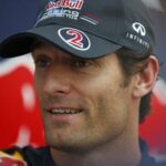 Red Bull-racingföraren sitter i sin Red Bull-racingbil. (AI text)