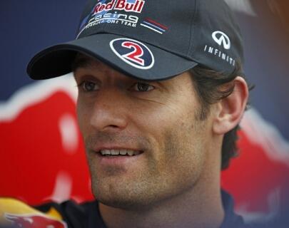 Red Bull-racingföraren sitter i sin Red Bull-racingbil. (AI text)