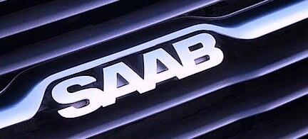 Saab-logotypen syns på ratten till en bil. (AI text)
