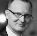 En man i kostym och slips (AI text)