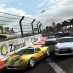 En bilsportare kör en bil på en bana. (AI text)