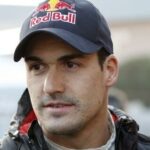 Red Bull-förare i Red Bull-racingjacka (AI text)