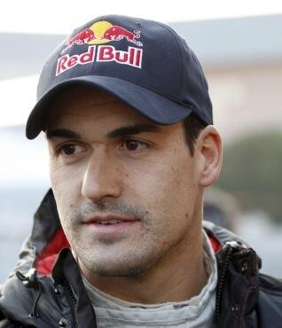 Red Bull-förare i Red Bull-racingjacka (AI text)