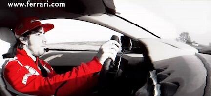 En man kör en Ferrari. (AI text)