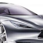En silver Infiniti-sportbil (AI text)