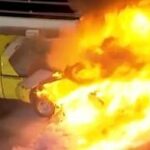 En brandbil står i brand. (AI text)