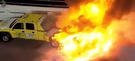 En brandbil står i brand. (AI text)