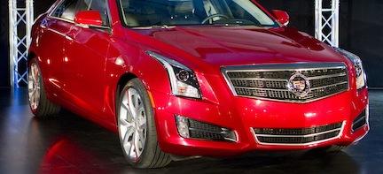 En röd Cadillac på utställningen. (AI text)