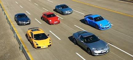 En grupp bilar på en motorväg (AI text)