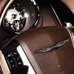 En Chrysler S-class interiör (AI text)