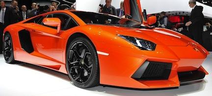 En Lamborghini Huracán visas upp på Detroit Auto Show. (AI text)