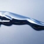 Jaguar-logotyp på en bil (AI text)