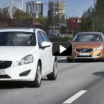 En grupp bilar på en motorväg (AI text)