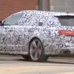 Audi RS5 upptäcktes av spioner i spionaget (AI text)