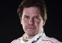 en man i en tävlingsdräkt (AI text)