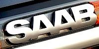 Saab-logotypen syns på bakenden av bilen. (AI text)