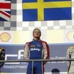 en grupp förare på pallen (AI text)