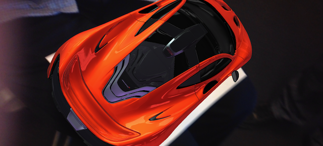 En man står bredvid en bil. (AI text)