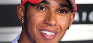 en racer i en röd hatt (AI text)