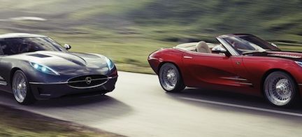 Två sportbilar kör nerför en väg. (AI text)