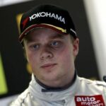 En racerförare i en Mercedes GT-racebil (AI text)