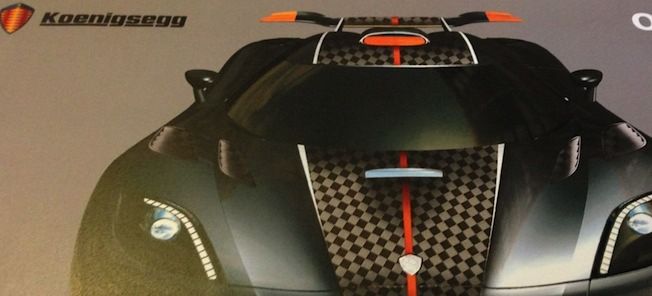 En bil med svart och vitt mönster. (AI text)