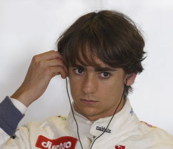 En ung man i en racingskjorta (AI text)