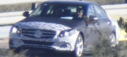 Spionfoton av Mercedes C-klass (AI text)