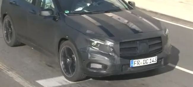 Mercedes-Benz GLA SUV spåras i Tyskland (AI text)