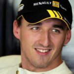 en racer i en Renault F1-bil (AI text)