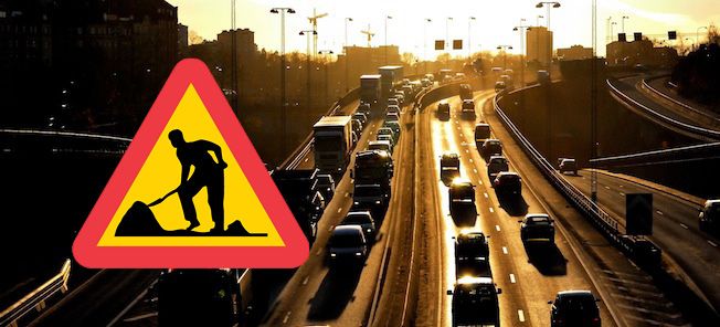 En trafikskylt med orden trafik. (AI text)