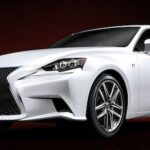 En vit bil på en mörk bakgrund. (AI text)