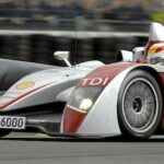 Audi R8 LMS-bil i action under 24-timmars Le Mans-loppet (AI text)