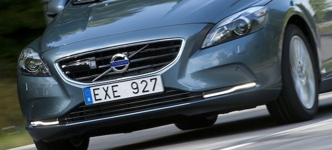 Volvo V40 xDrive är en kompakthybridbil. (AI text)